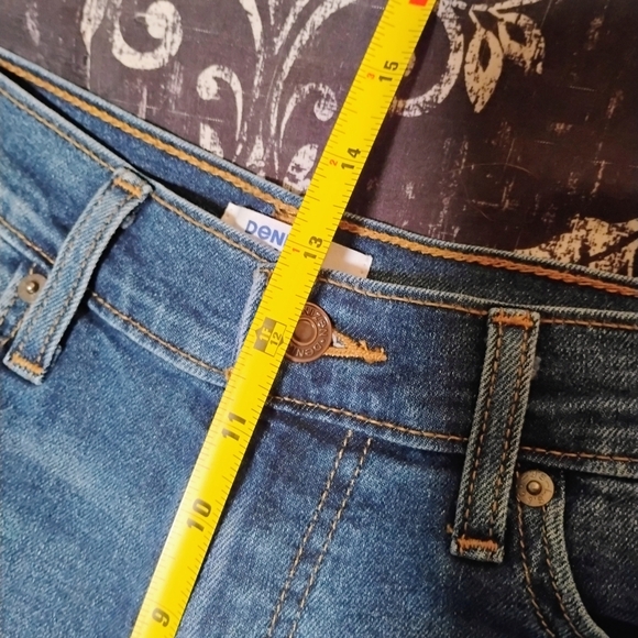 Denizen from Levi's Slim Straight Jeans - Medium Blue - Picture 13 of 14